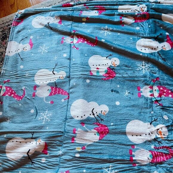Cozy Winter Snowman & Snowflake Blanket – Blue 59x77" - Picture 3 of 3